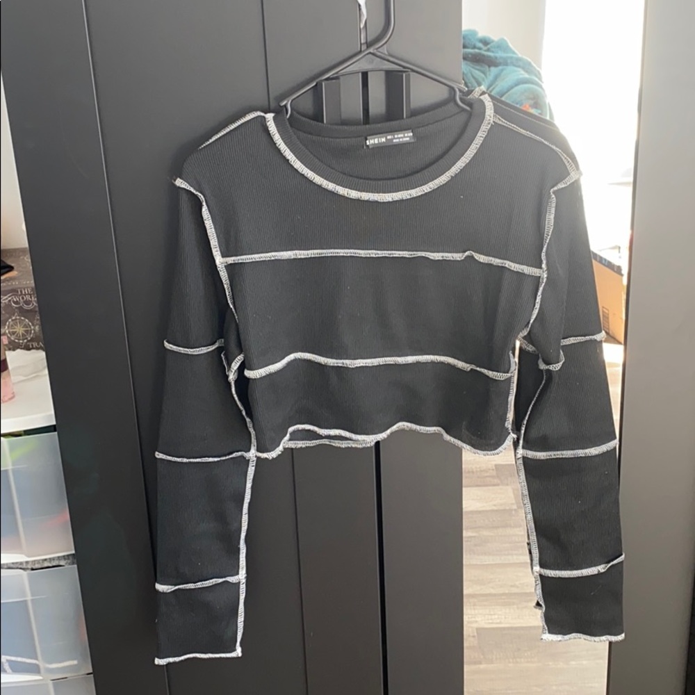 Contrast stitch long sleeve crop top